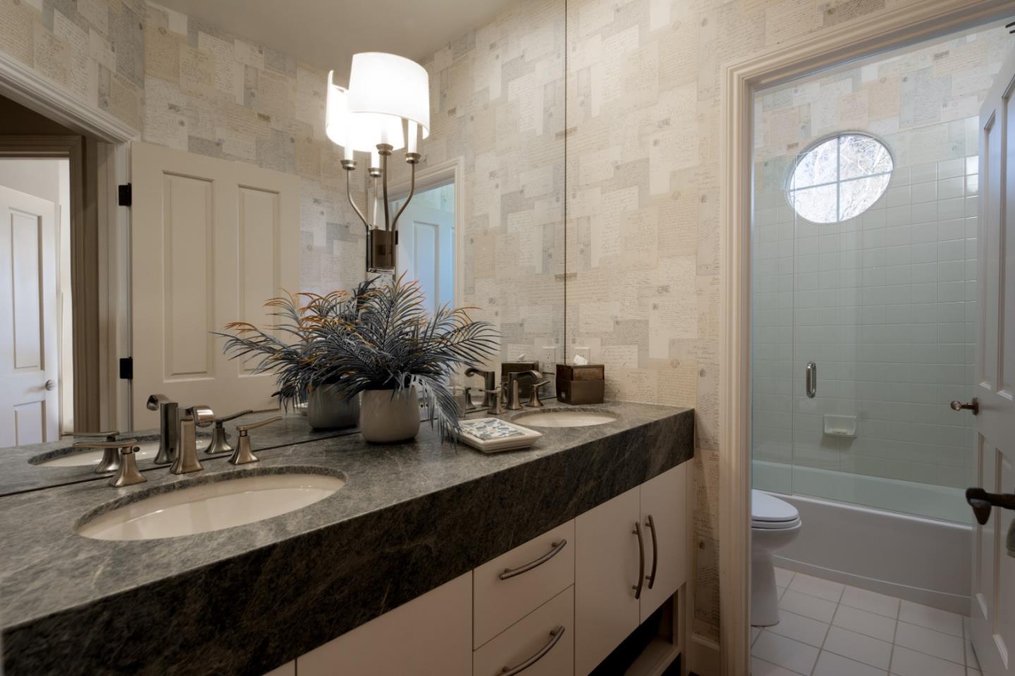 Guest Bathroom | Before