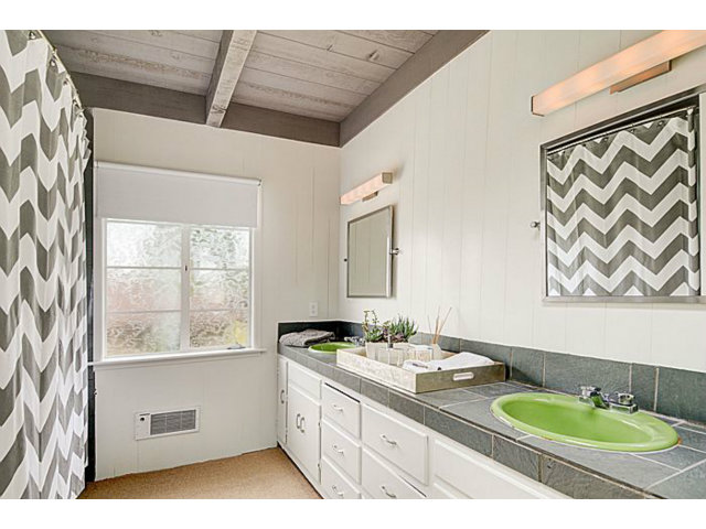 Master Bathroom - Before